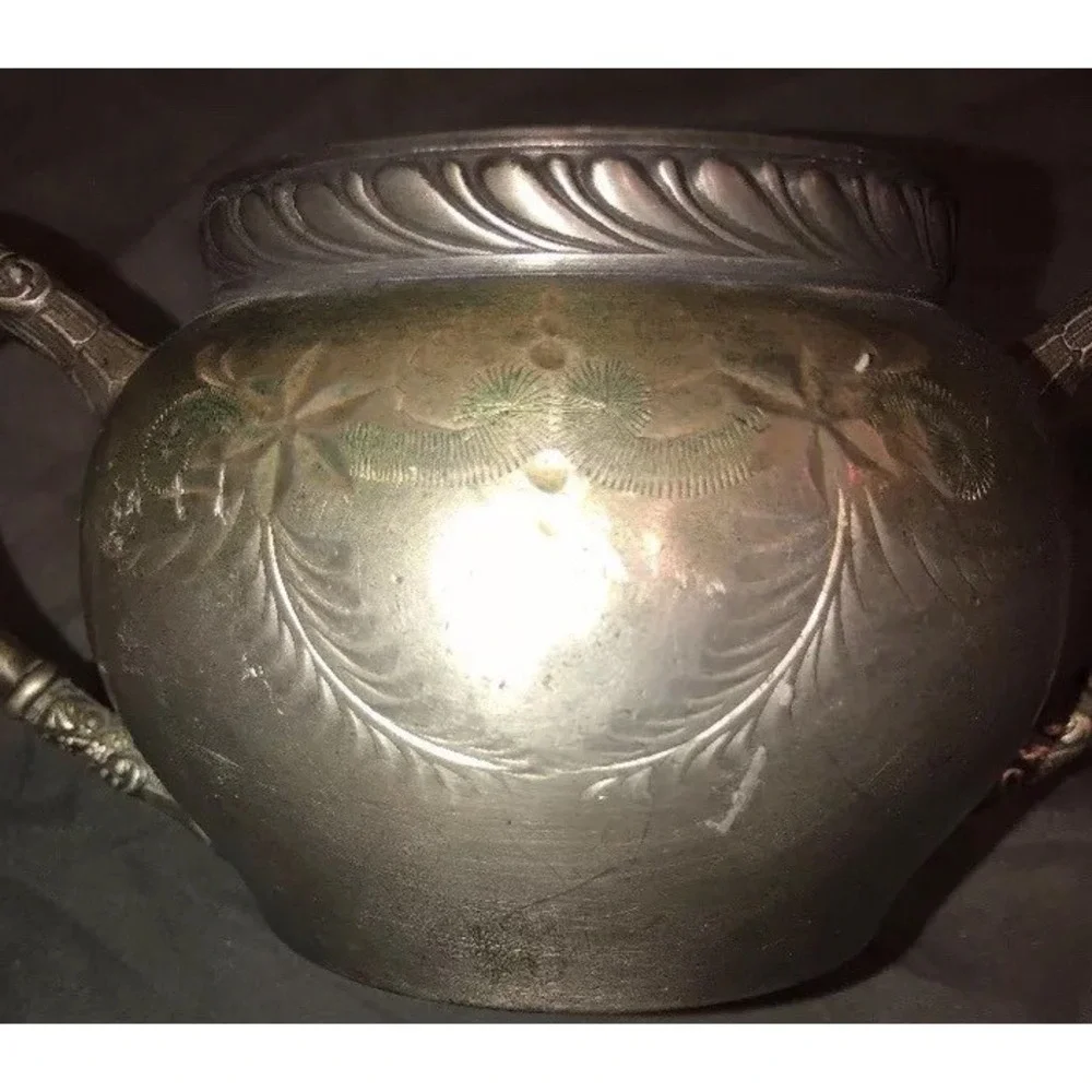 Vintage‎ Columbian Silver Company Quadruple Plate Pedestal Bowl Lidded